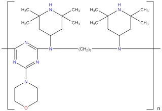 N,N'-Bis(2,2, 6,6-tetrametil-4-piperidinil)-1,6-hexanediamine-2,4-dicloro-6-morfolino-1, copolimero 3,5-triazina