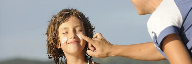 La protezione solare organica o inorganica è migliore?